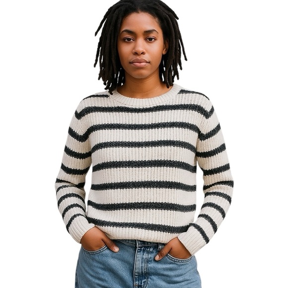 Hollister Small White Navy Knit Crewneck Sweater - Picture 1 of 8